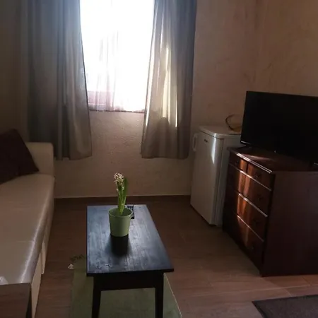Gyöngy Apartman *